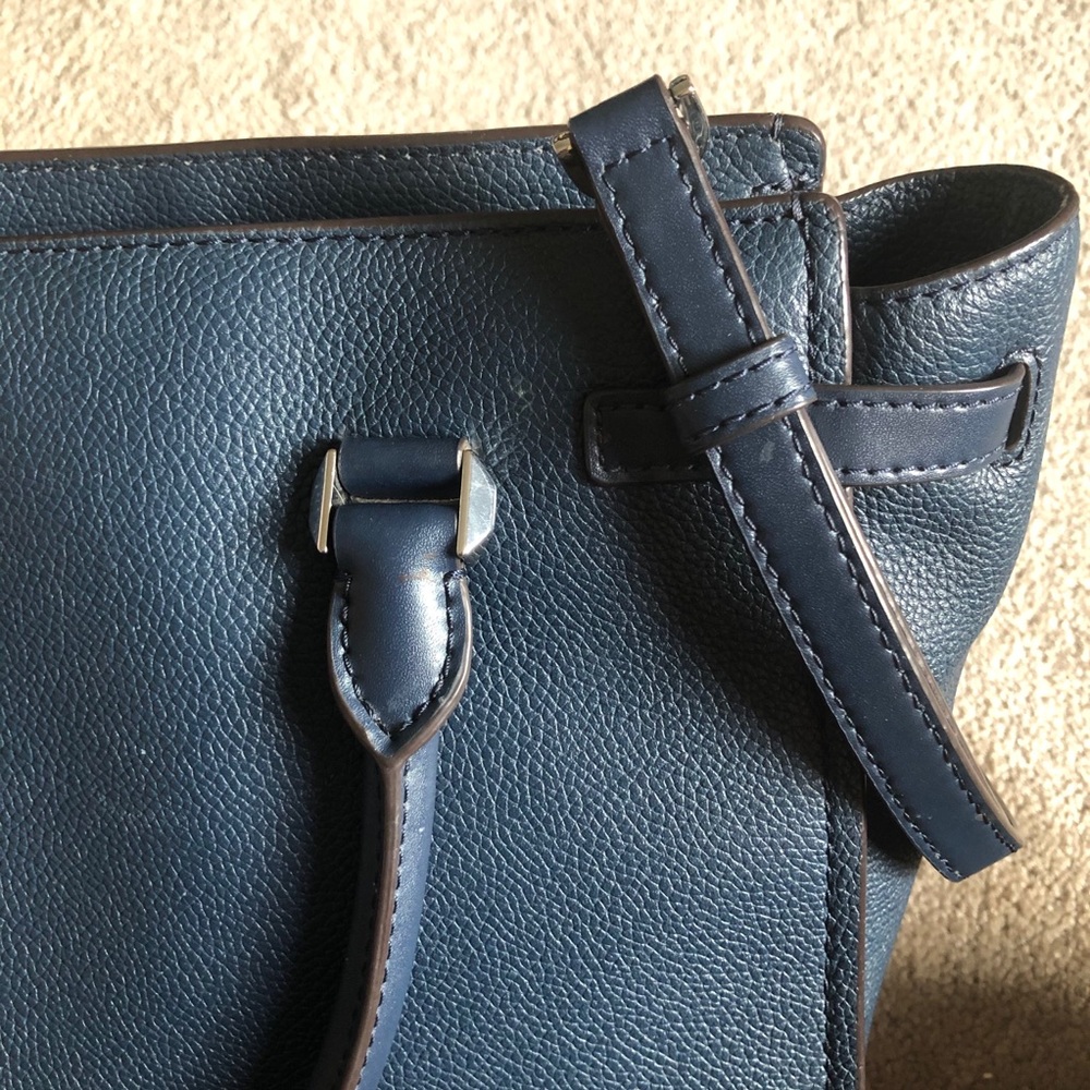 Michael Kors Selma hand bag. Navy blue.